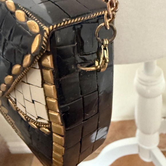 Antik Kraft handcrafted metal clutch with chain belt. - Picture 6 of 10